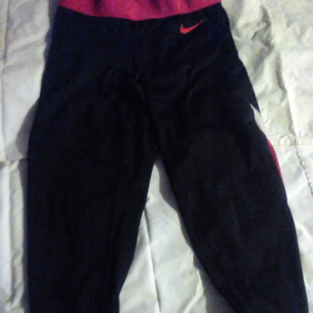 Women's Nike crop leggings